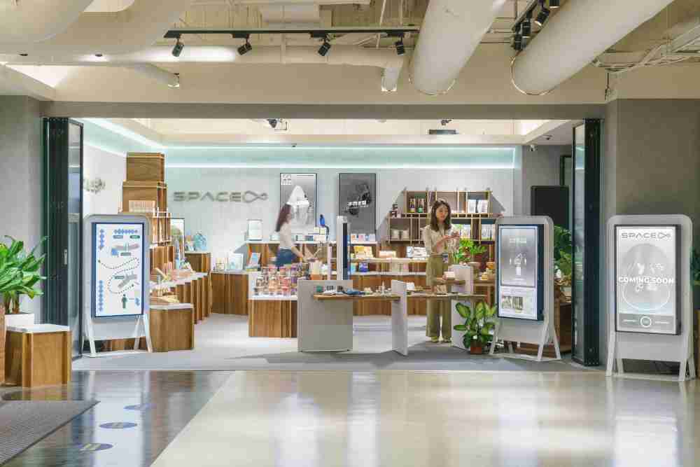 OBPay打造永续选物商店，，，，展示社企及社创商品，，，结合创利空间所开发的智能零售系统，，，整合多元产品信息，，，让无人商店扮演公益行动的推手